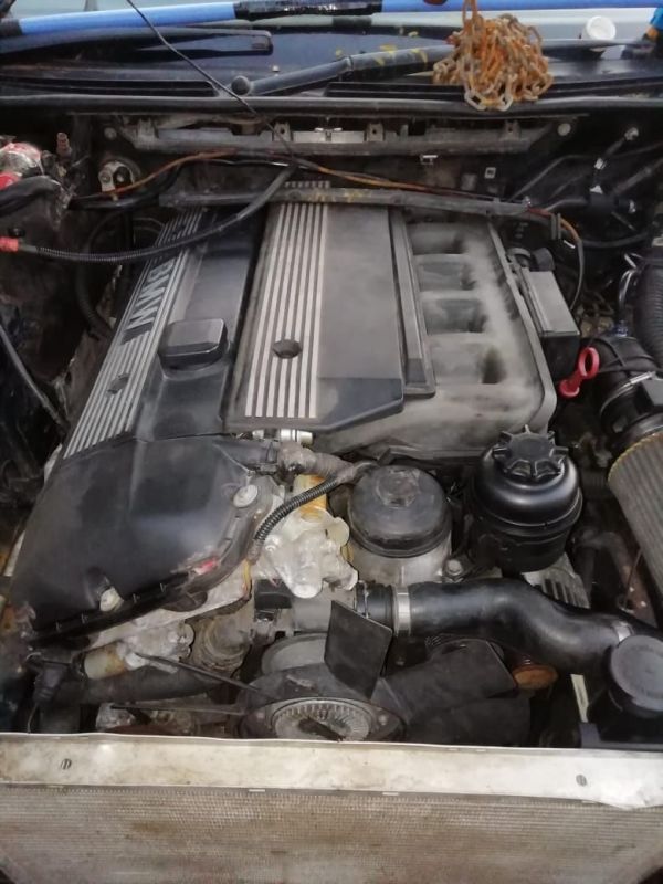 Bmw e46 320i motor and gearbox plus extra gearbox Other Spares
