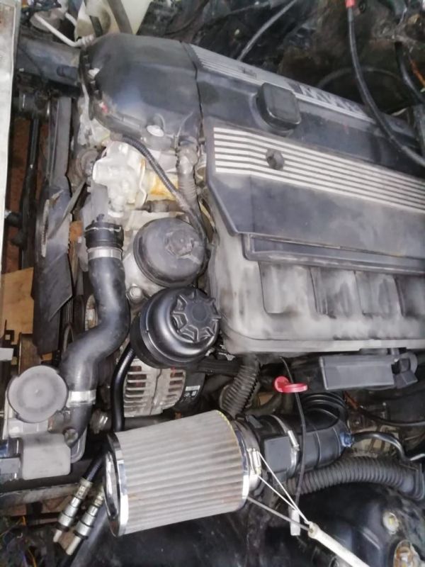 Bmw e46 320i motor and gearbox plus extra gearbox Other Spares